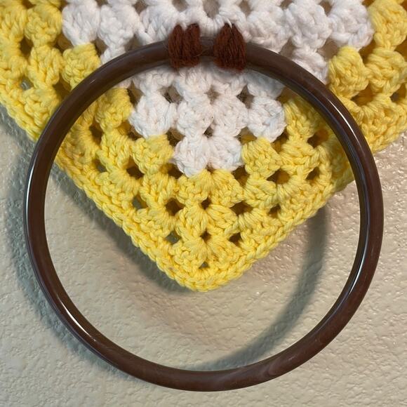 Vintage Crochet Owl Ring Towel Holder, Granny Square Retro Decor - Picture 6 of 6